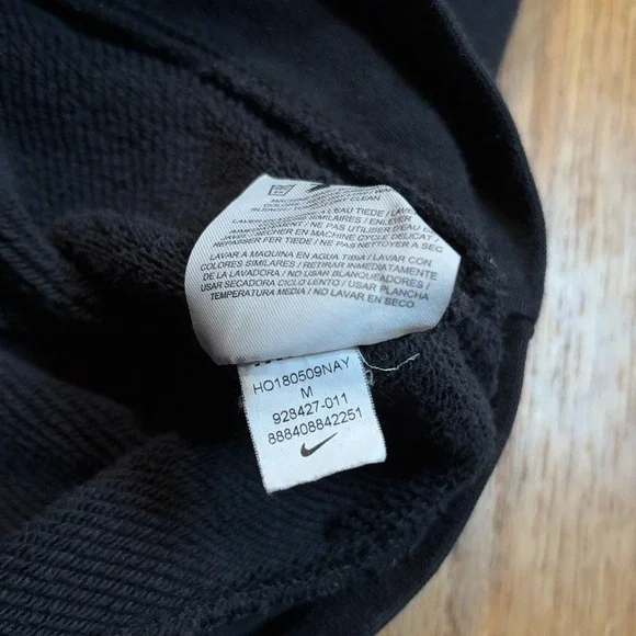 Nike Club Sweatshirt Mens Medium Black‎ Fleece Crew Neck Center Swoosh Logo - Picture 5 of 9